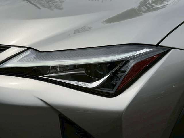 Lexus UX 8