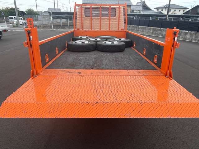 Mitsubishi Fuso Canter 4