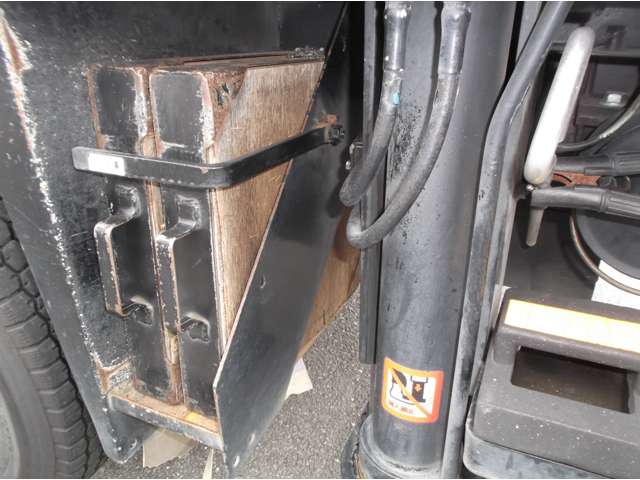 Isuzu Elf 12