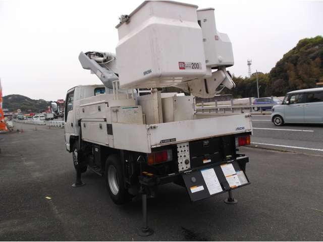 Isuzu Elf 2