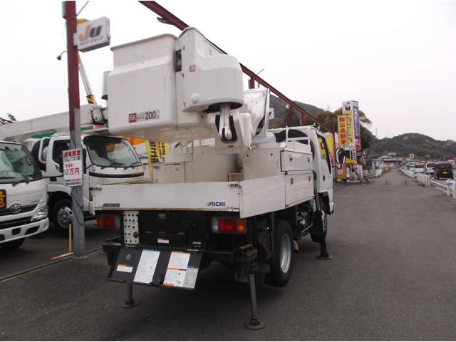 Isuzu Elf 3