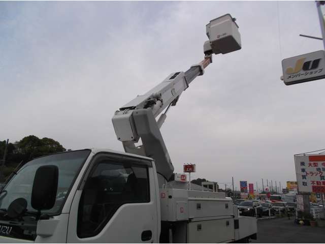 Isuzu Elf 7