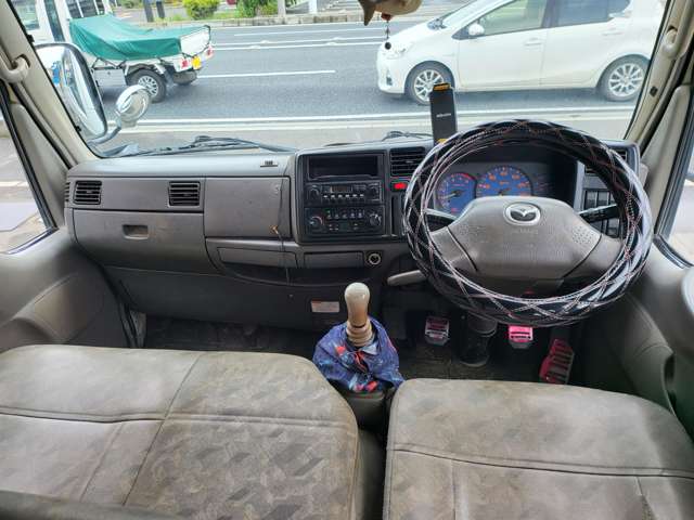 Mazda Titan Dash 8