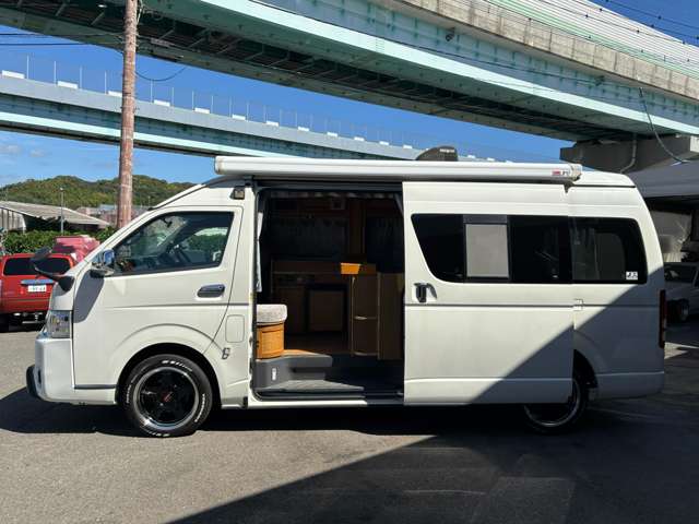 Toyota Hiace Van 4