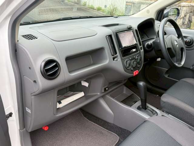 Nissan AD 11