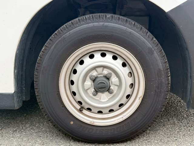 Nissan AD 9