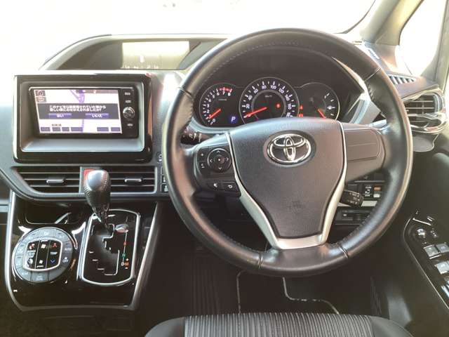 Toyota Voxy 12