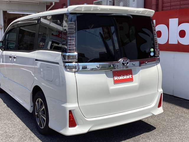 Toyota Voxy 9