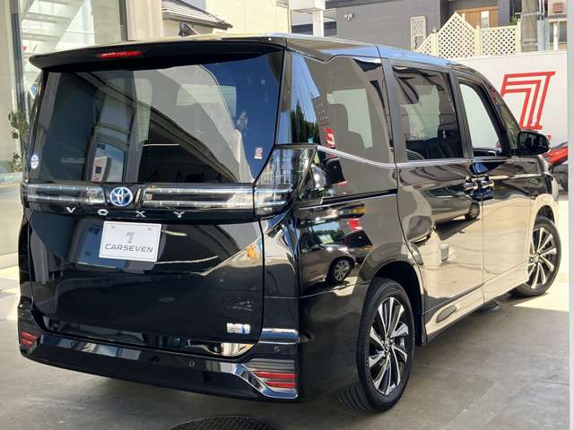 Toyota Voxy 2
