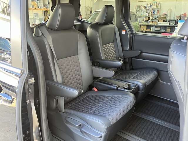 Toyota Voxy 6