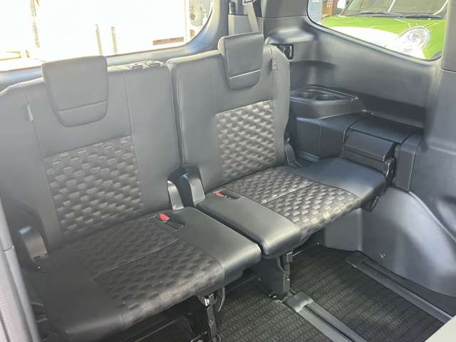 Toyota Voxy 8