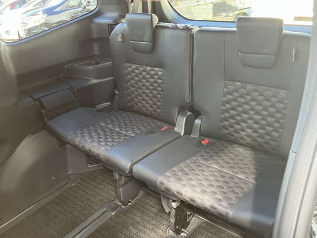 Toyota Voxy 9