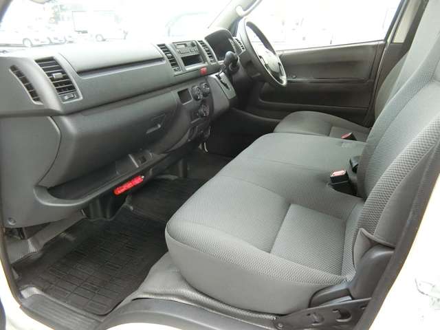 Toyota Hiace Van 11