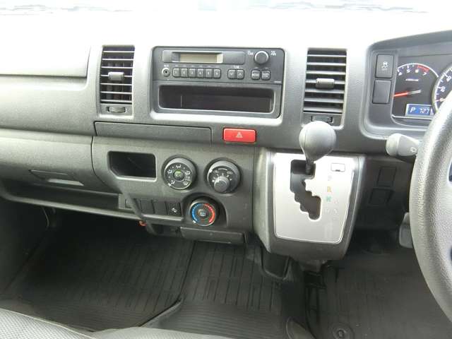 Toyota Hiace Van 12