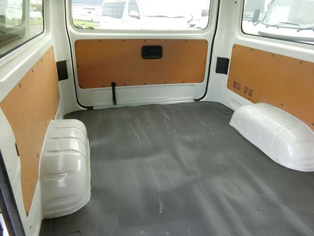 Toyota Hiace Van 6