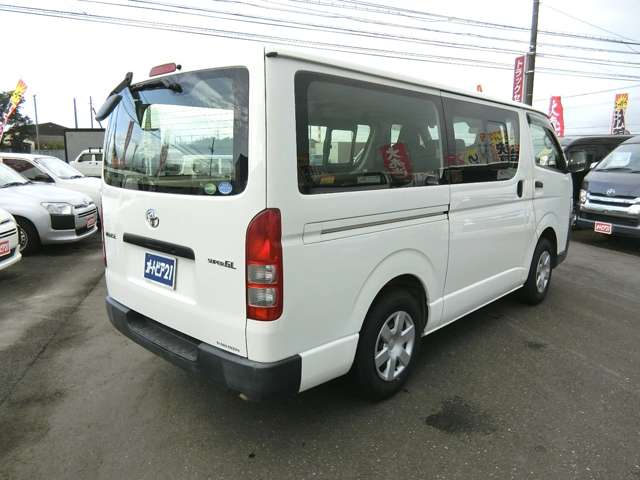 Toyota Hiace Van 8