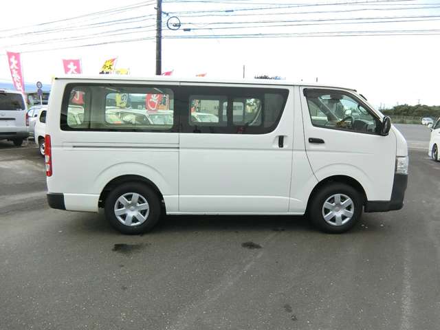 Toyota Hiace Van 9