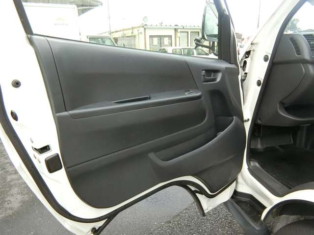 Toyota Hiace Van 10