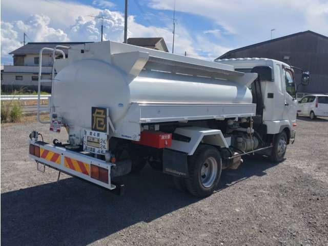 Mitsubishi Fuso Fighter 9