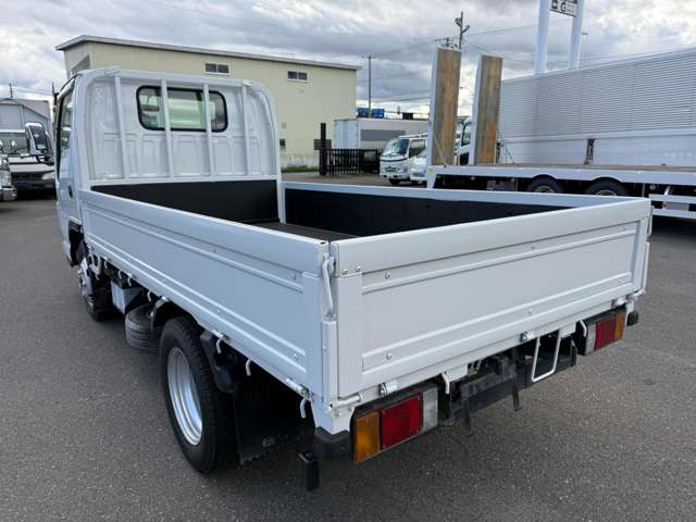 Isuzu Elf 6