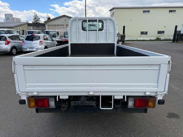 Isuzu Elf 7