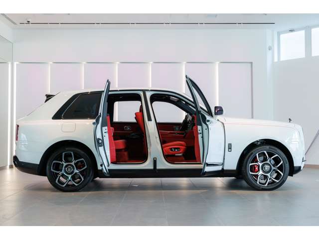Rolls-Royce ブラックバッジカリナン 10