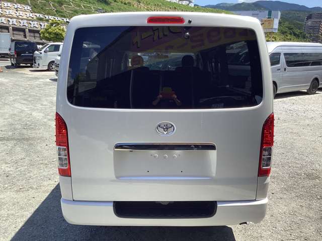 Toyota Regius Ace 4