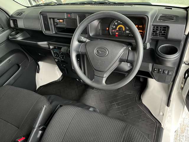 Daihatsu Hijet Cargo 12