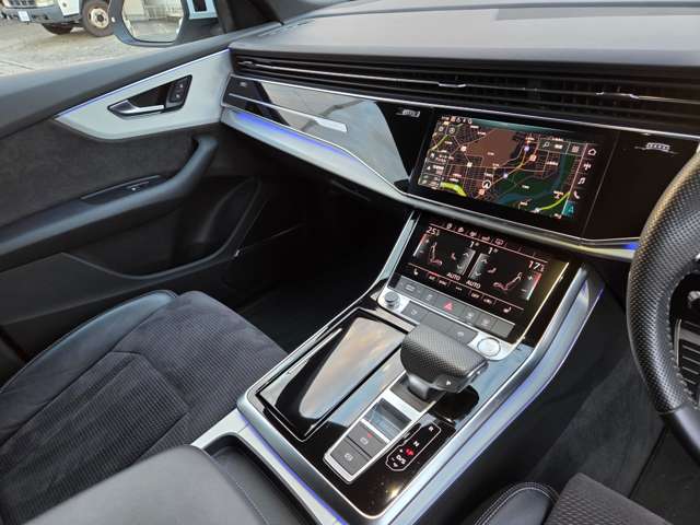 Audi Q8 11