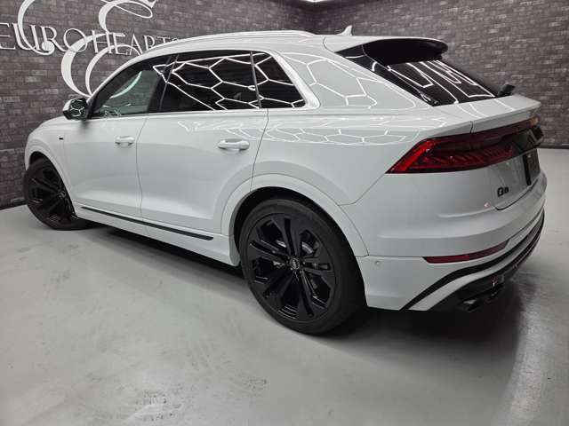 Audi Q8 6