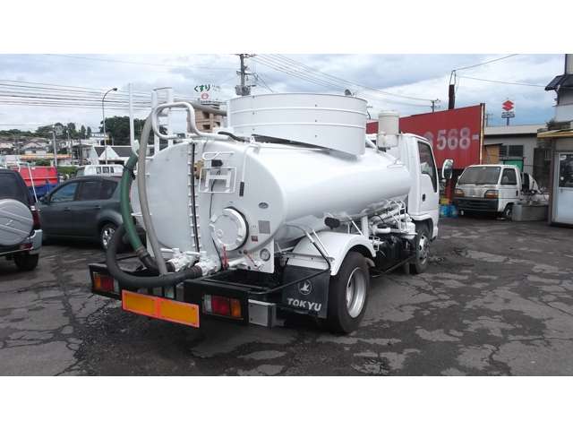 Isuzu Elf 7