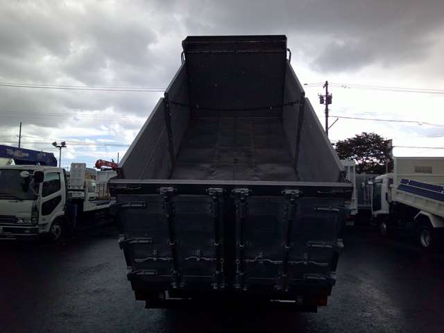 Isuzu Elf 6