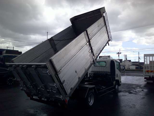 Isuzu Elf 7