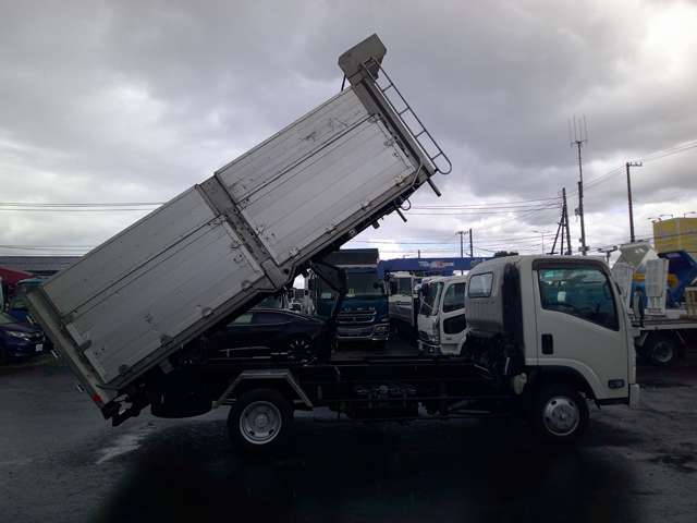 Isuzu Elf 8