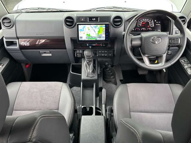 Toyota Land Cruiser 70 2
