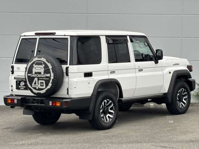 Toyota Land Cruiser 70 3