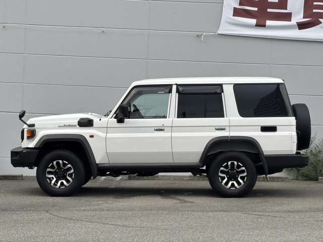 Toyota Land Cruiser 70 4