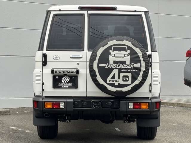 Toyota Land Cruiser 70 9