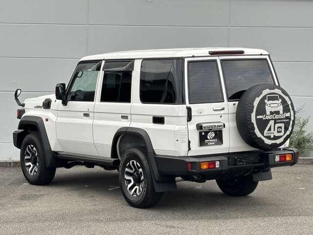 Toyota Land Cruiser 70 10
