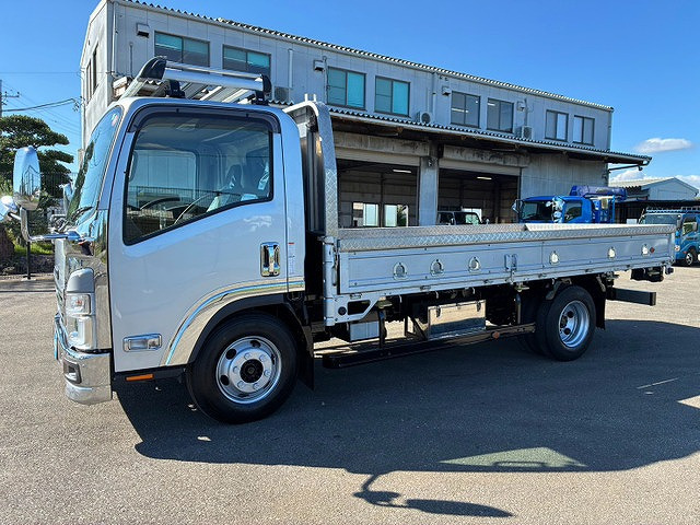 Isuzu Elf 12