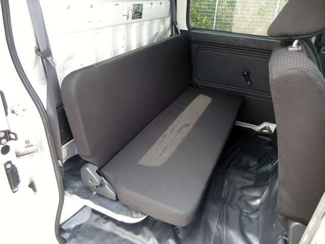 Daihatsu Hijet Deck Van 11
