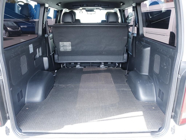 Toyota Hiace Van 7