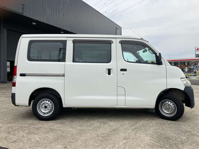 Toyota Light Ace Van 11