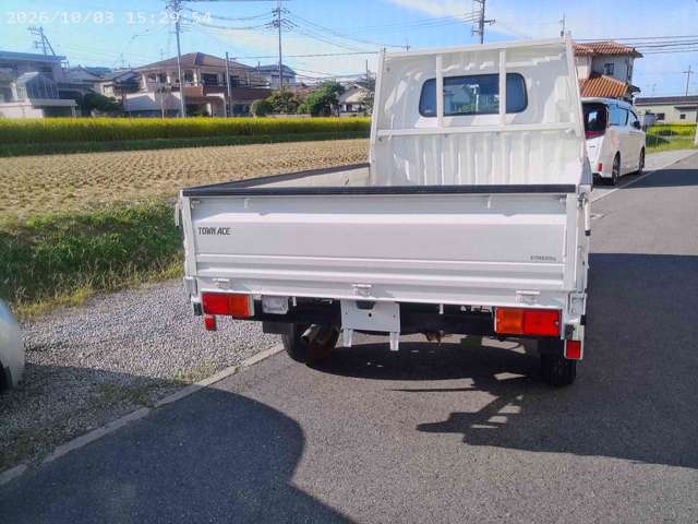 Toyota Town Ace Truck 4