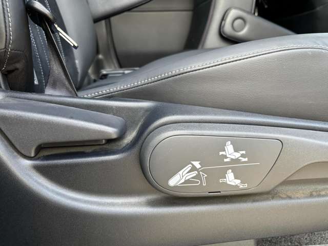 Toyota Esquire 7