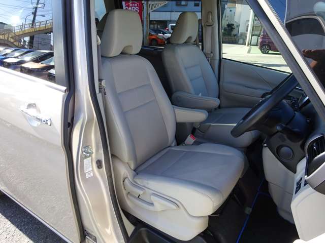 Nissan Serena 11