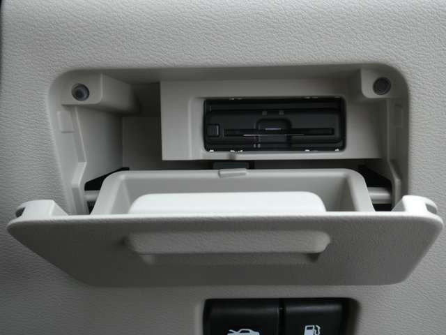Nissan Serena 8