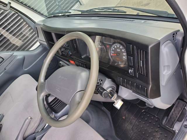Isuzu Elf 12
