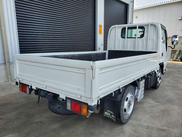 Isuzu Elf 6