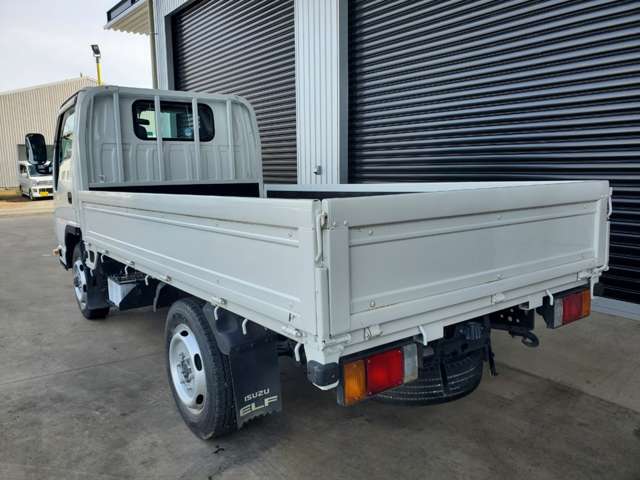 Isuzu Elf 7